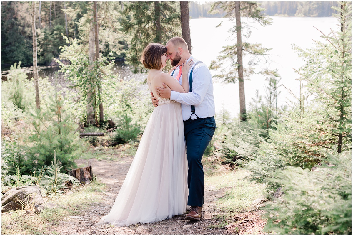 rustic wedding at Kawishiwi Lodge in Ely, MN. Images by Comfort & Cashmere