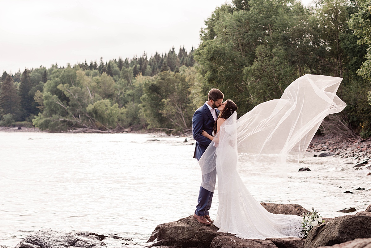 north shore elopement at sugar loaf cove wedding photography by comfort and cashmere images in duluth, minnesota